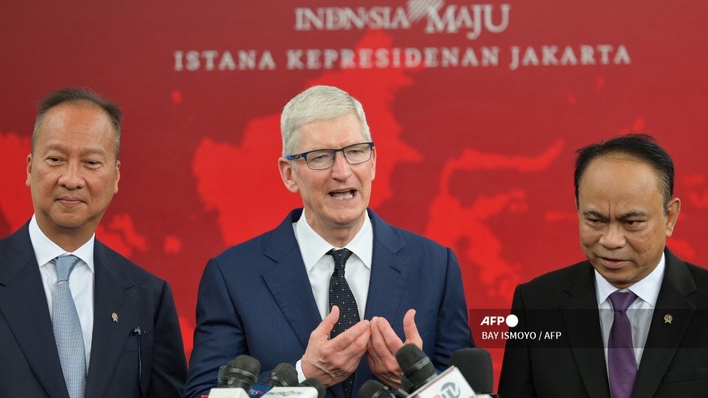 Apple CEO meets Indonesian leader to talk investments