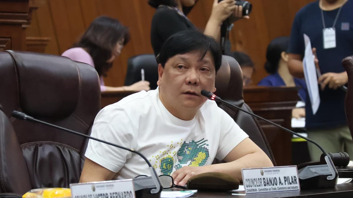 QC councilor provides aid to trike, 'padyak' drivers