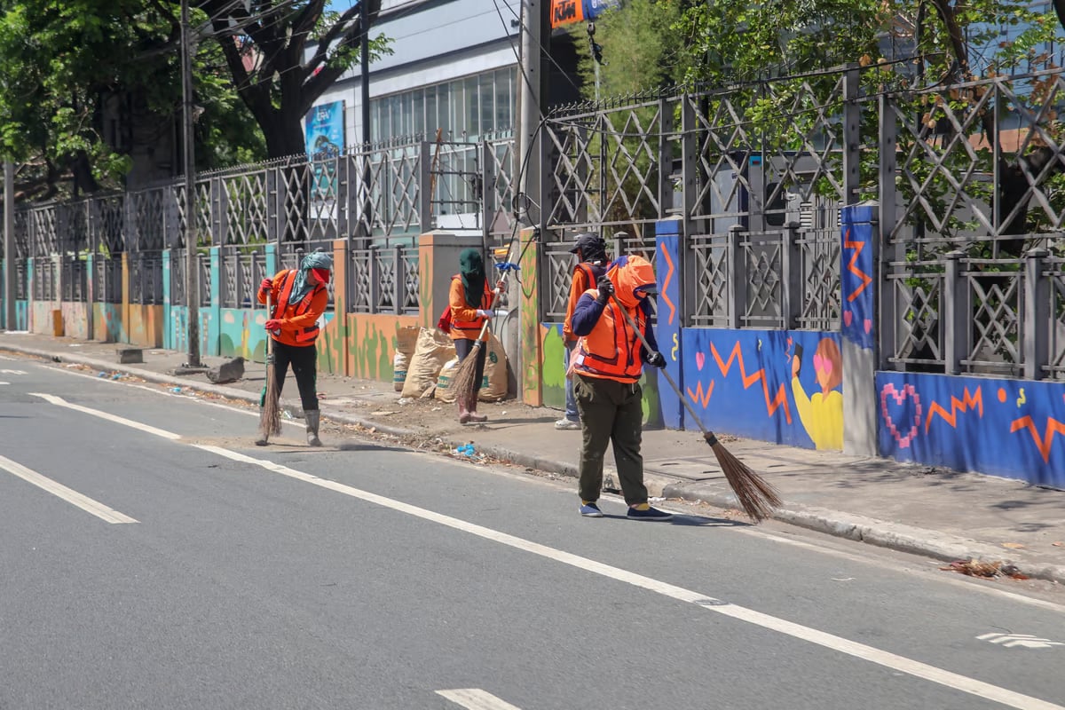 Tulfo seeks hazard pay, plantilla jobs for MMDA enforcers, sweepers