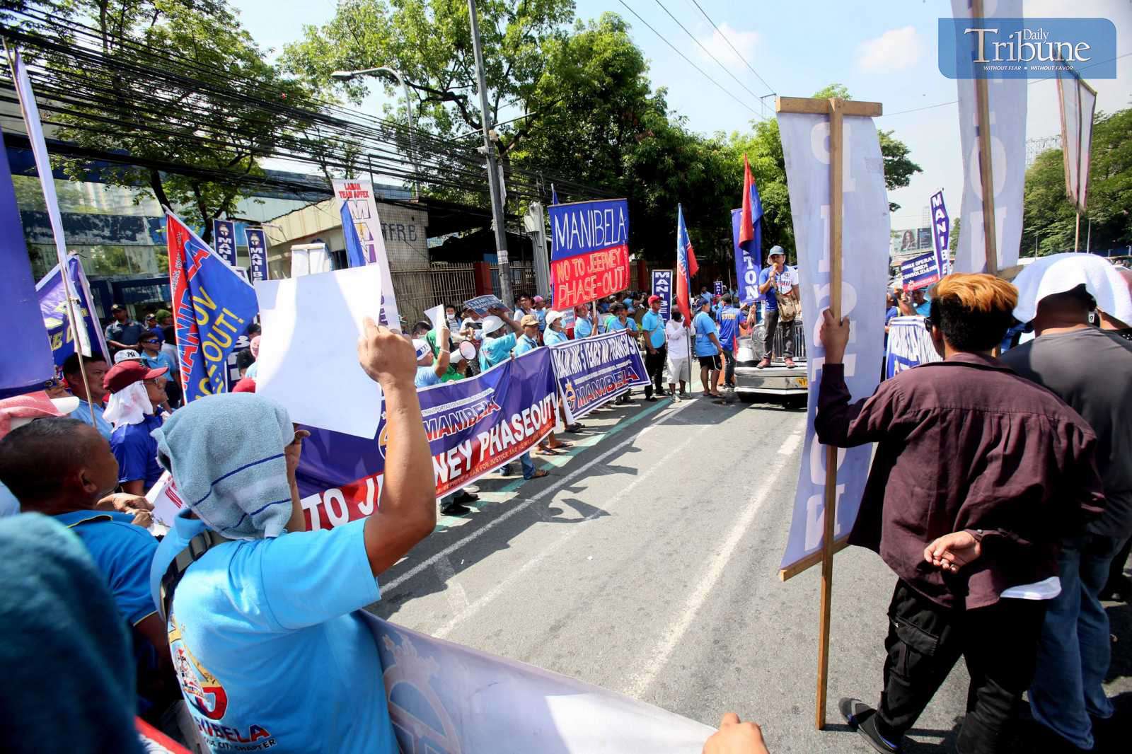 QC opens zipper lane, deploys traffic measures for White Ribbon March