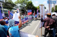 TRIBUNE-RALLY