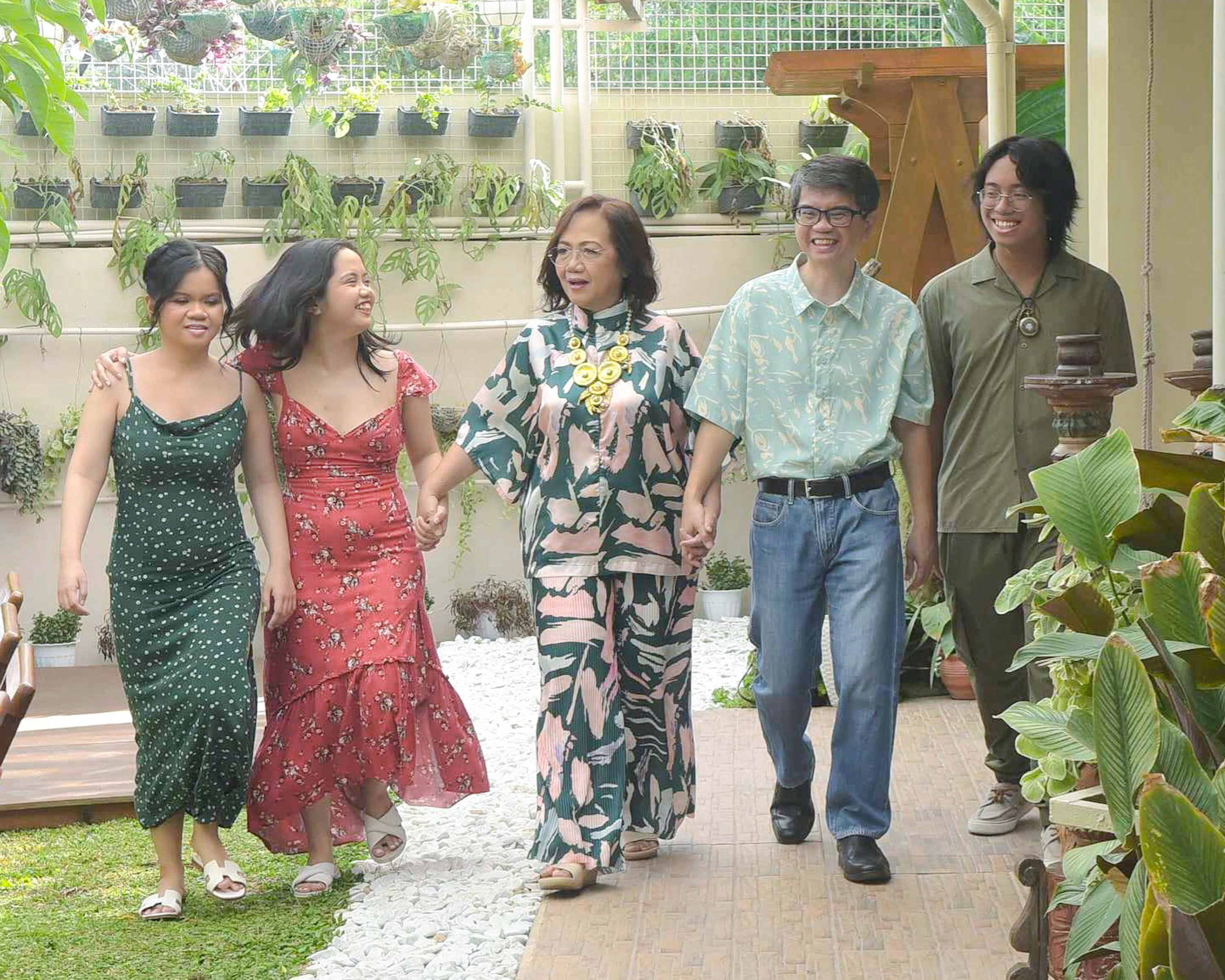 HAZEL with husband Atty Manny Rigueta and children.