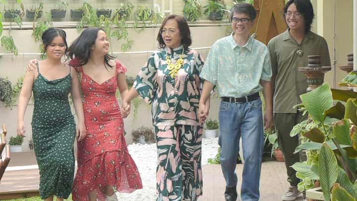 HAZEL with husband Atty Manny Rigueta and children.