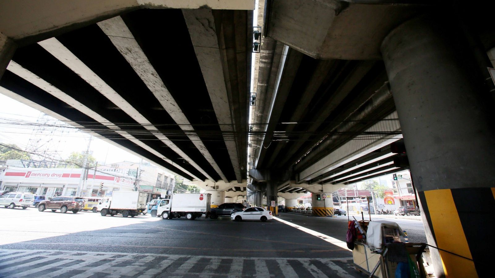 Traffic gridlock due to Kamuning flyover closure