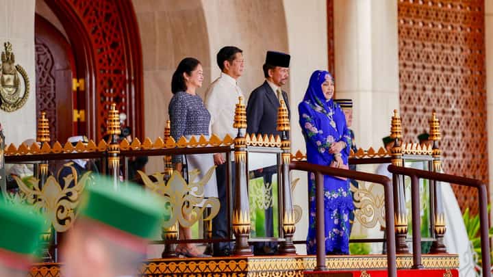PRESIDENT Ferdinand R. Marcos Jr. and First Lady Liza Araneta-Marcos are given welcome honors by Brunei Sultan Haji Hassanal Bolkiah Mu’izzaddin Waddaulah and Her Majesty Duli Raja Isteri Pengiran Anak Hajah Saleha at the start of their two-day state visit on Tuesday.