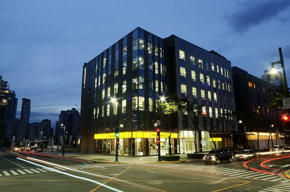 Maybank, foreign firm eye Islamic bank scheme