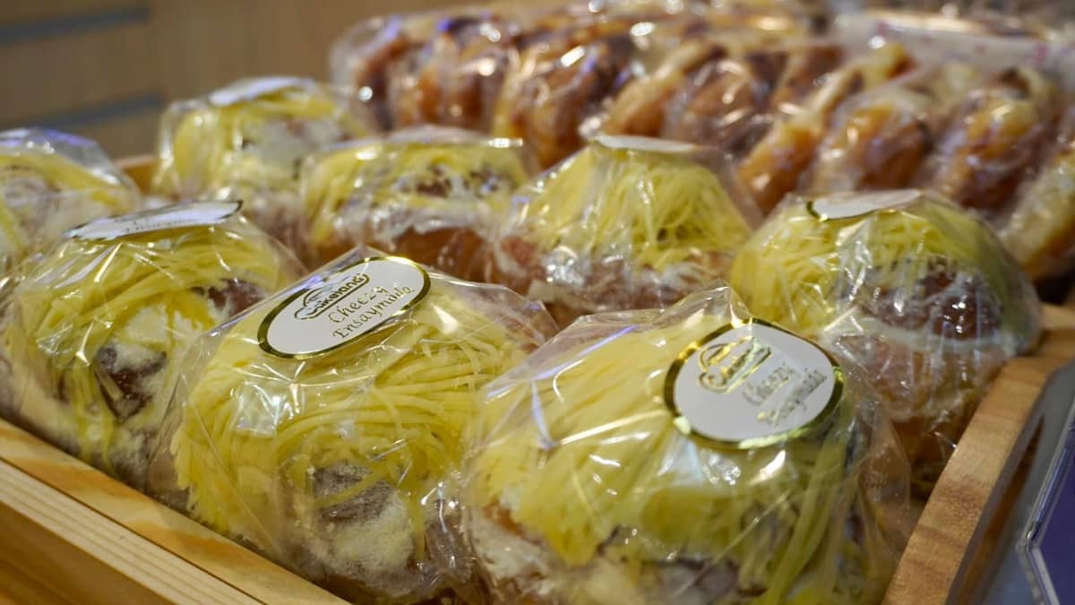 breads and pastries that are
home-baked every day.
