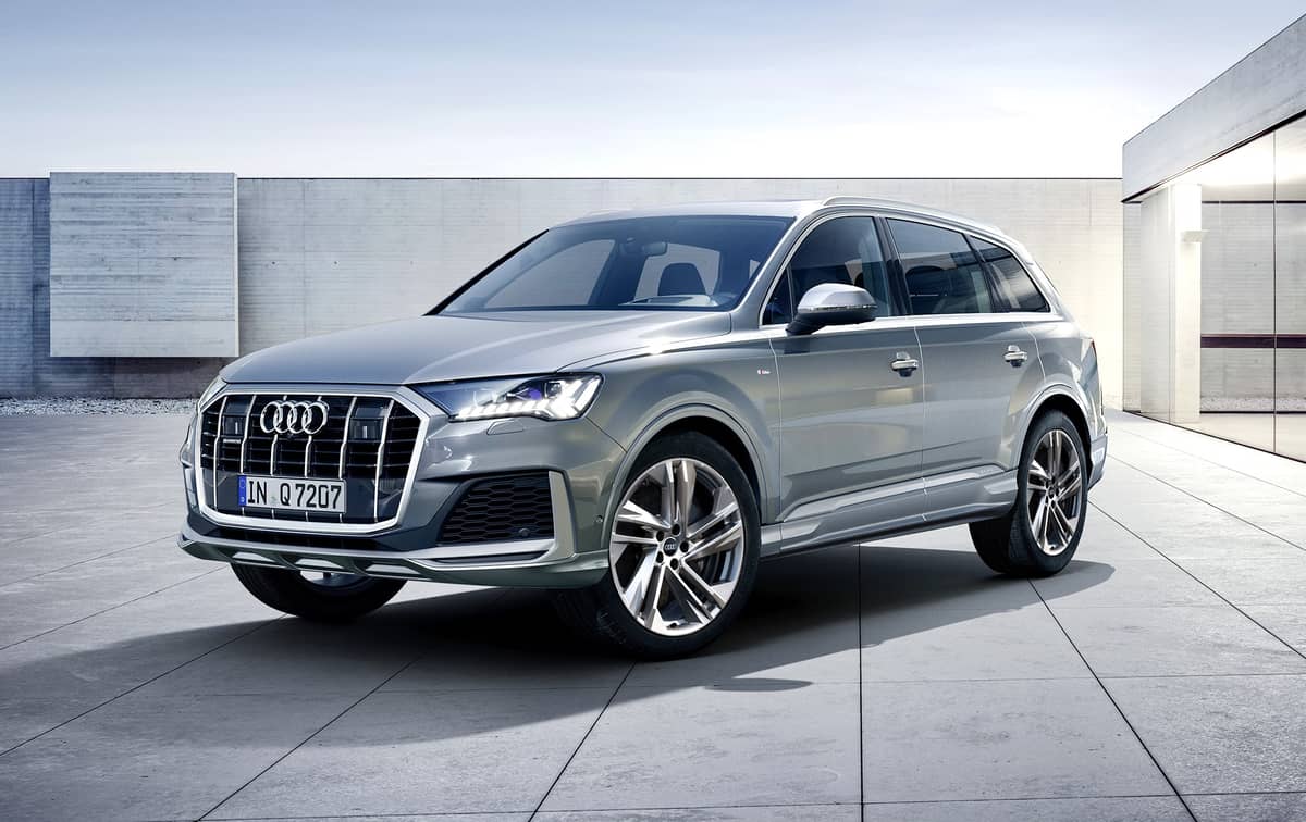The Audi Q7 is recognized with the highest safety ratings from the world’s most authoritative organizations such as the Euro NCAP and the USA IIHS.