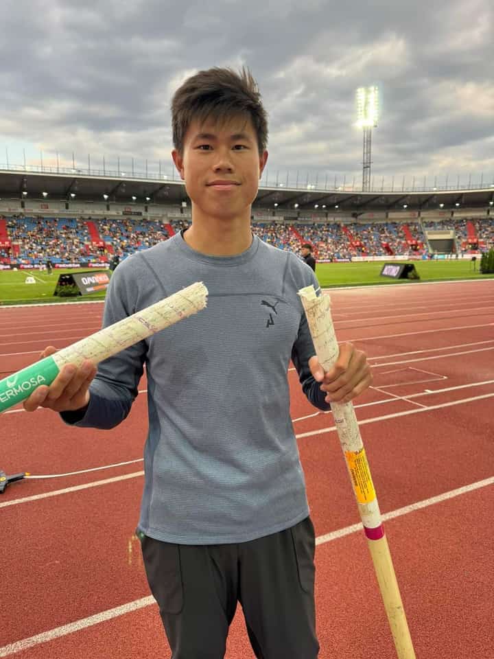 ERNEST John Obiena shows the pole that got broken in the middle of competition in the 63rd Ostrava Golden Spike meet in Czech Republic.
