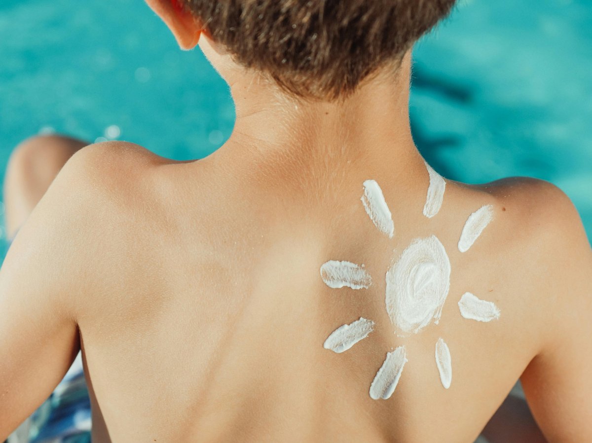 SUNBLOCK safrguards the skin.