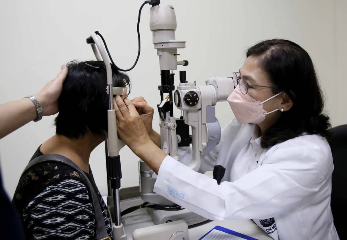 Dr. Antonio Say (top photo with mask) and Dr. Susan Lapid Lim (photo below with mask) examined patients for free at the Tzu Chi Eye Center in Sta. Mesa, Manila during the celebration of Tzu Chi Day, which is celebrated every year on the second Sunday of May, which usually coincides with the Buddha’s birthday and Mother’s Day.