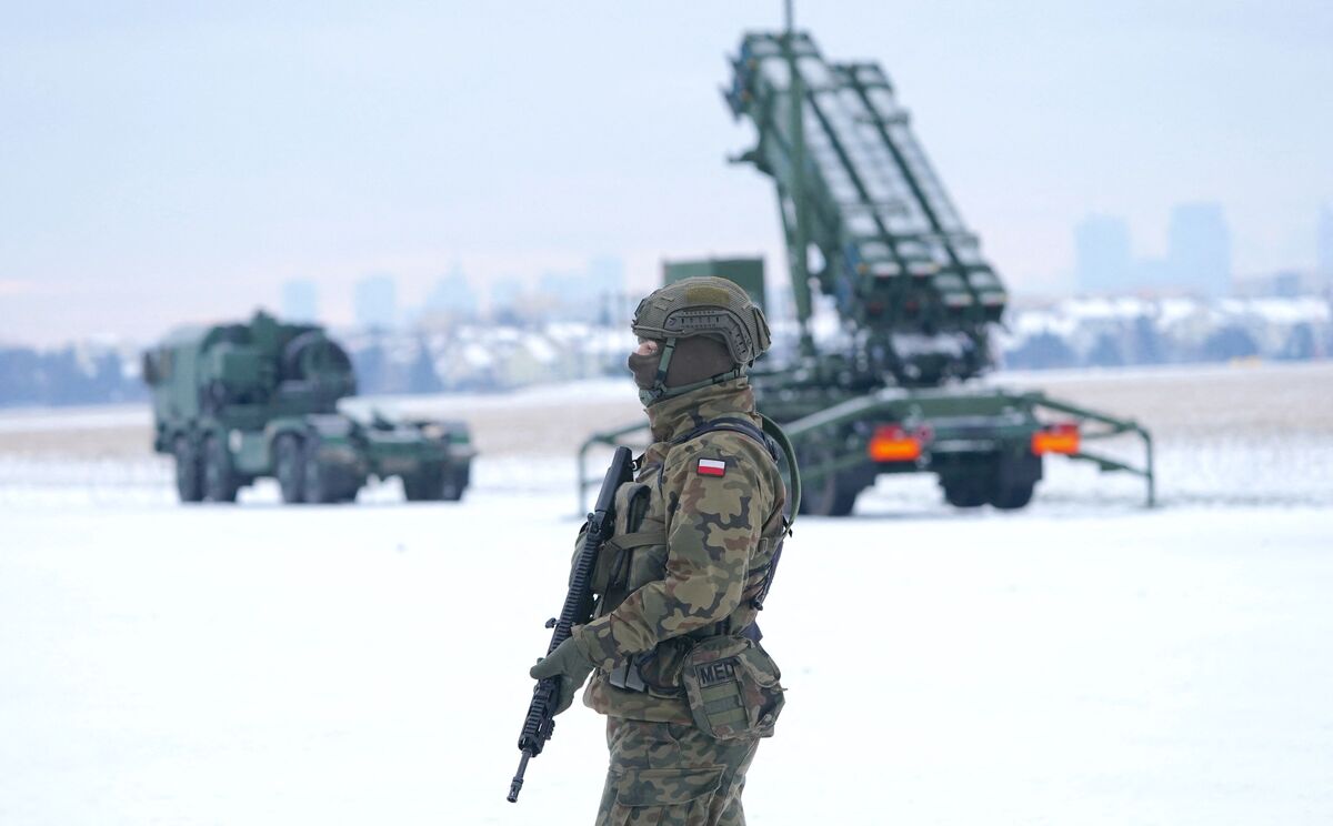 Poland, Greece urge EU 'air defense shield'