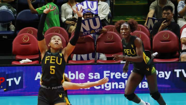 TIN Ubaldo sets up FEU teammate Faida Bakanke during their straight-set win over NU in the Final Four of UAAP Season 86 women’s volleyball tournament.