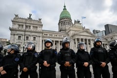 Argentina police raid dozens soup kitchens