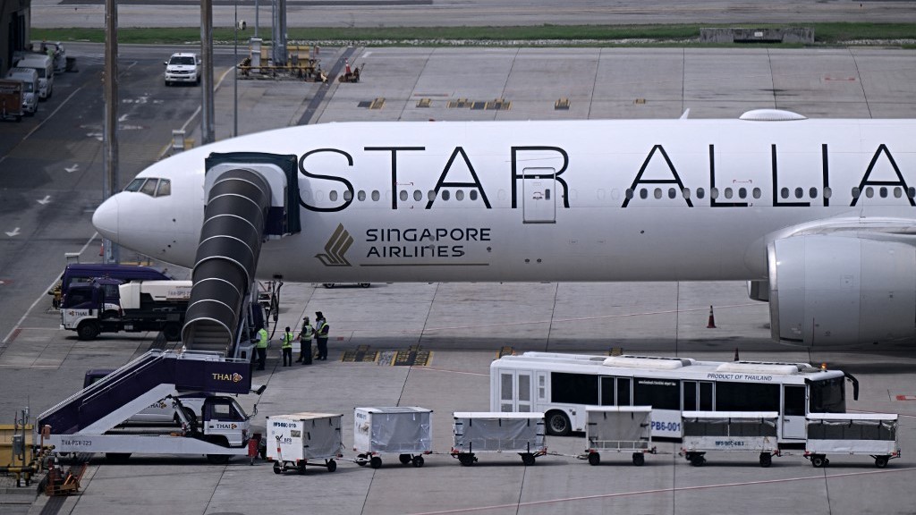 20 people in intensive care after turbulent Singapore Airlines flight — Thai hospital