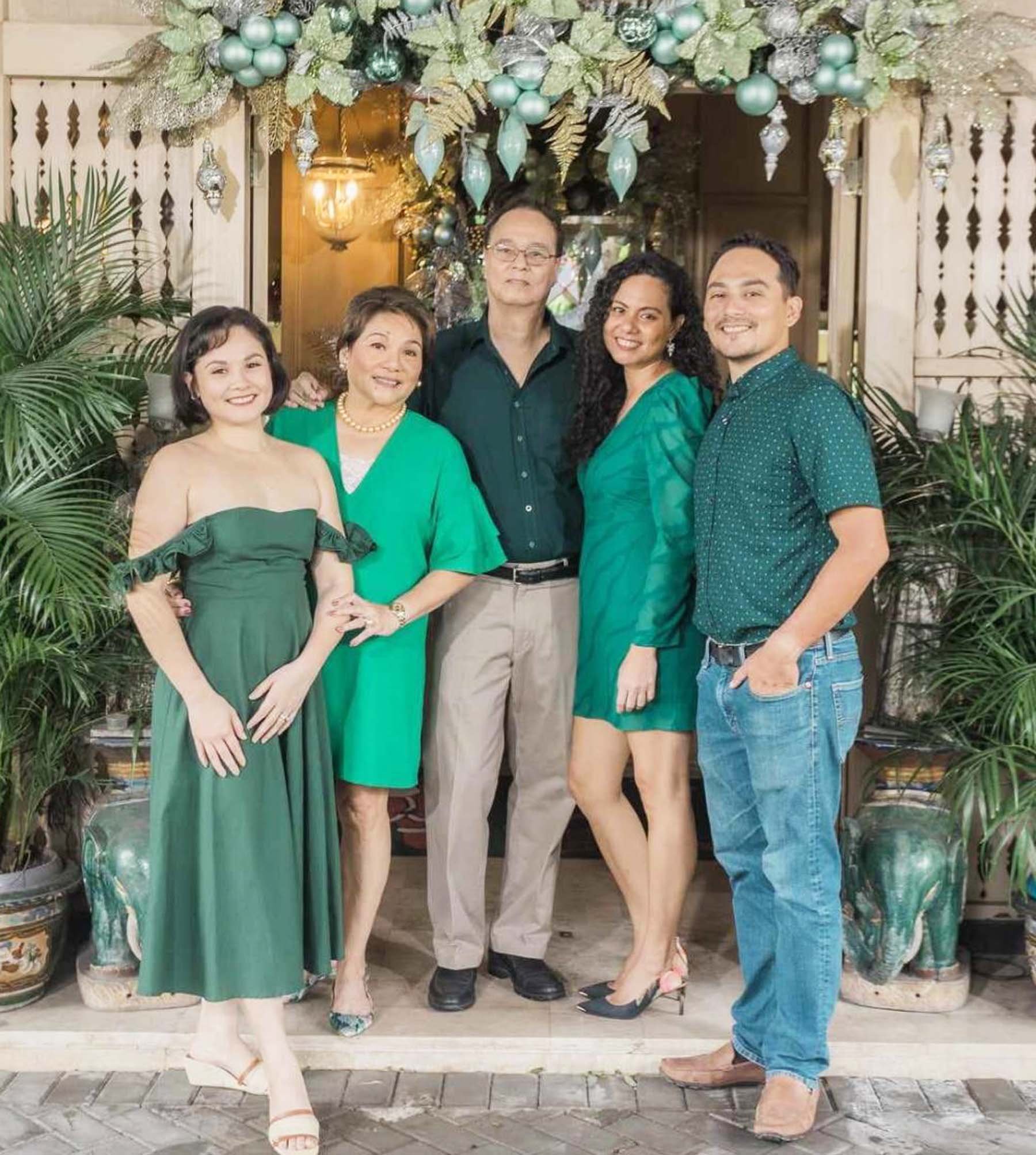 Marget and Chichi Villarica with children Monica Cusi, Miki and Carlo.