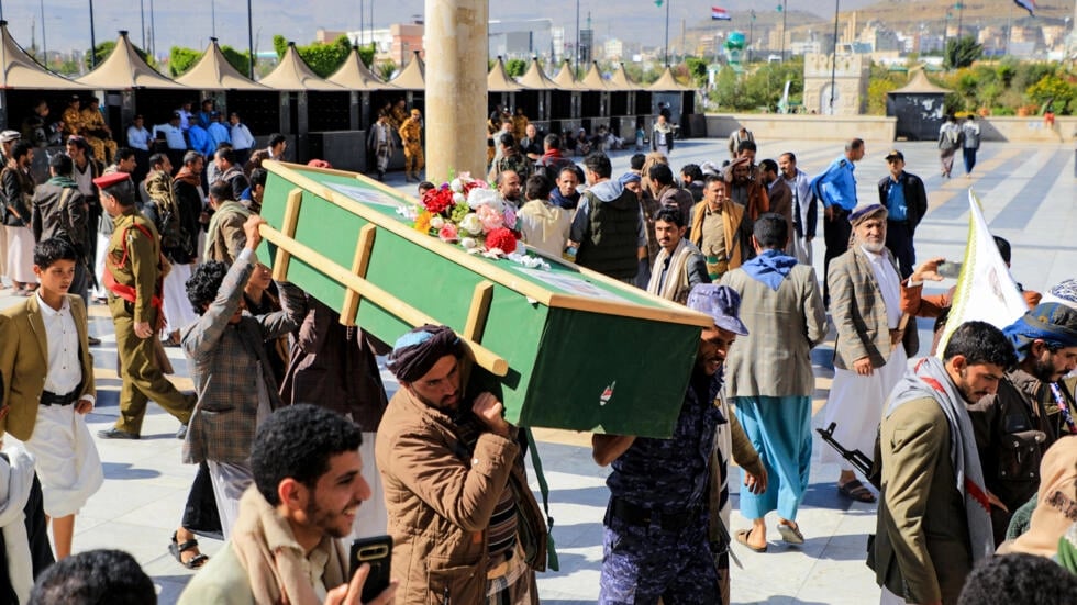 Air strikes on Yemen kill 16