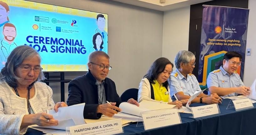 Signing the agreement are (from left) Maritoni Jane A. Catan, St. Luke’s Medical Center College of Medicine assistant dean and college secretary; Dr. Benjamin A. Campomanes, St. Luke’s Medical Center Foundation president; Filipina C. Laurena, BCFI executive director; Sebastian Quinones, Pilipinas Shell Foundation Inc. (PSFI) executive director; and Sherwin Yap, PSFI program director.