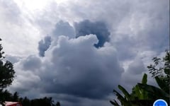 Indonesia volcano erupts again

