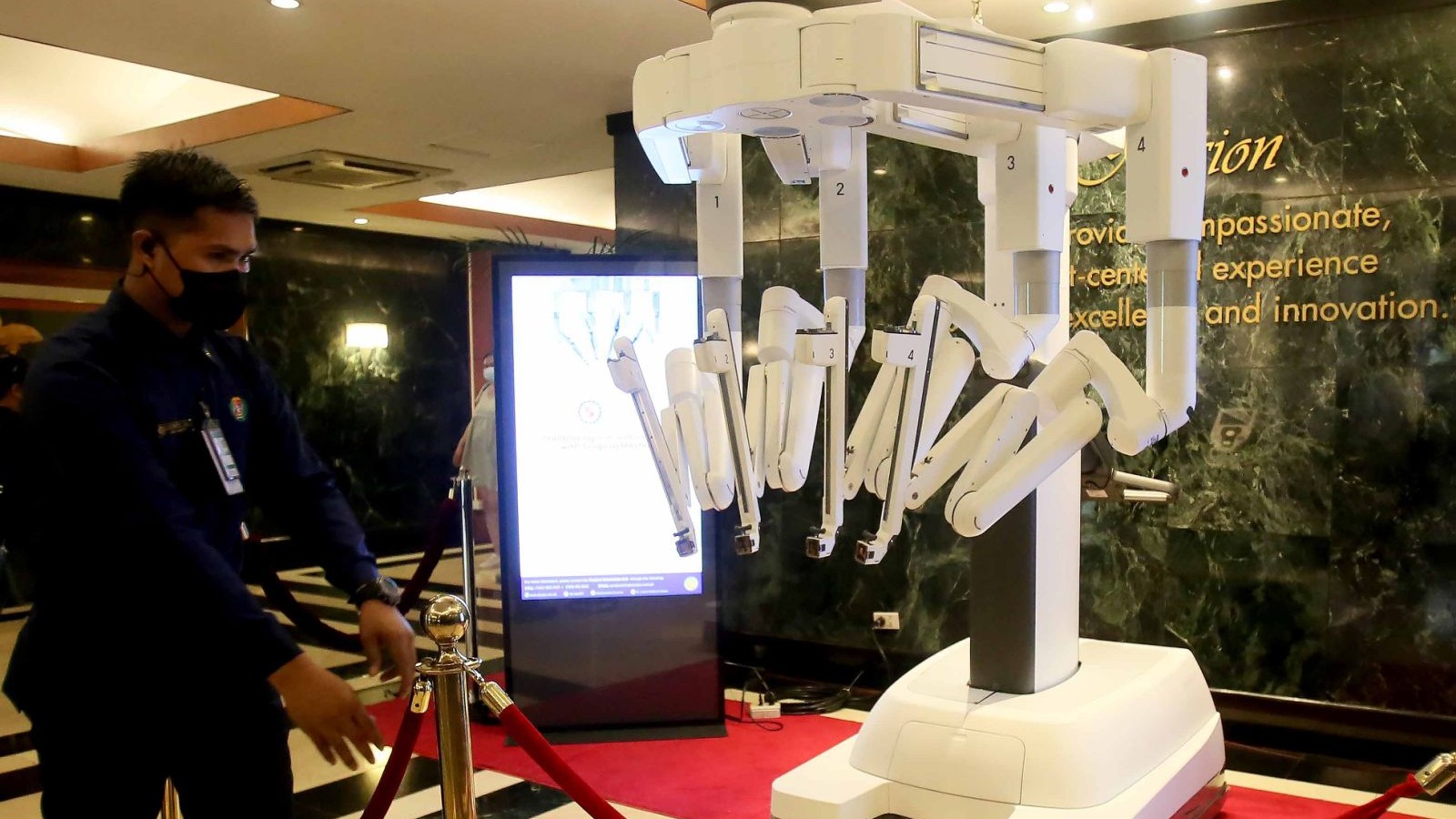St. Luke's Quezon City launches advanced surgical robotic system
