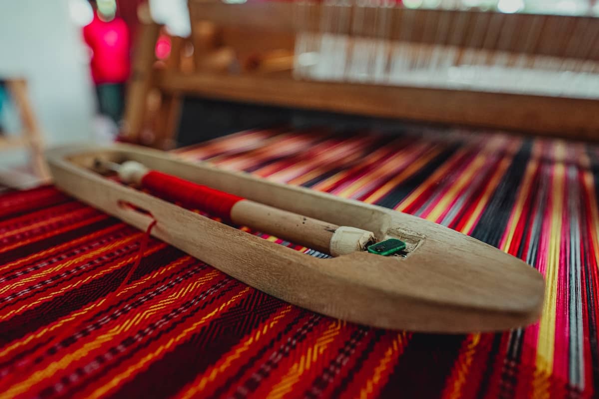 IFUGAO shawl crafted in a chain rib weave.