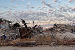 Building collapse kills 4