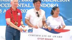 President Ferdinand R. Marcos Jr. (center) and Trade and Industry Secretary Alfredo Pascual (left) on Tuesday spearheaded the distribution of the P50,000 Product Development Package to Occidental Mindoro's MSMEs under the government's ‘Bagong Pilipinas: Negosyo at Serbisyo Fair’ featuring ‘Tatak Pinoy’ products.