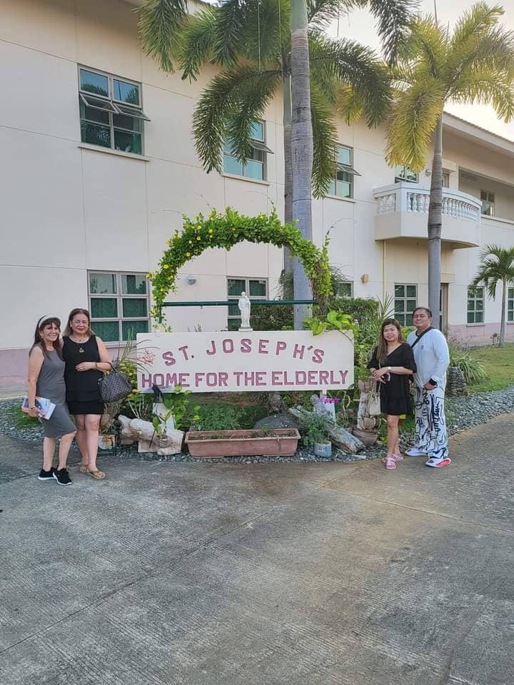 New friends made: Director-actor Romm Burlat invited Francia Cheche Conrado, Cristina Aliada, Teresita Tolentino Pambuan and me  to Bolinao to visit the St. Joseph’s Home for the Elderly, established in 2008 and run by the Little Sisters of the Poor.