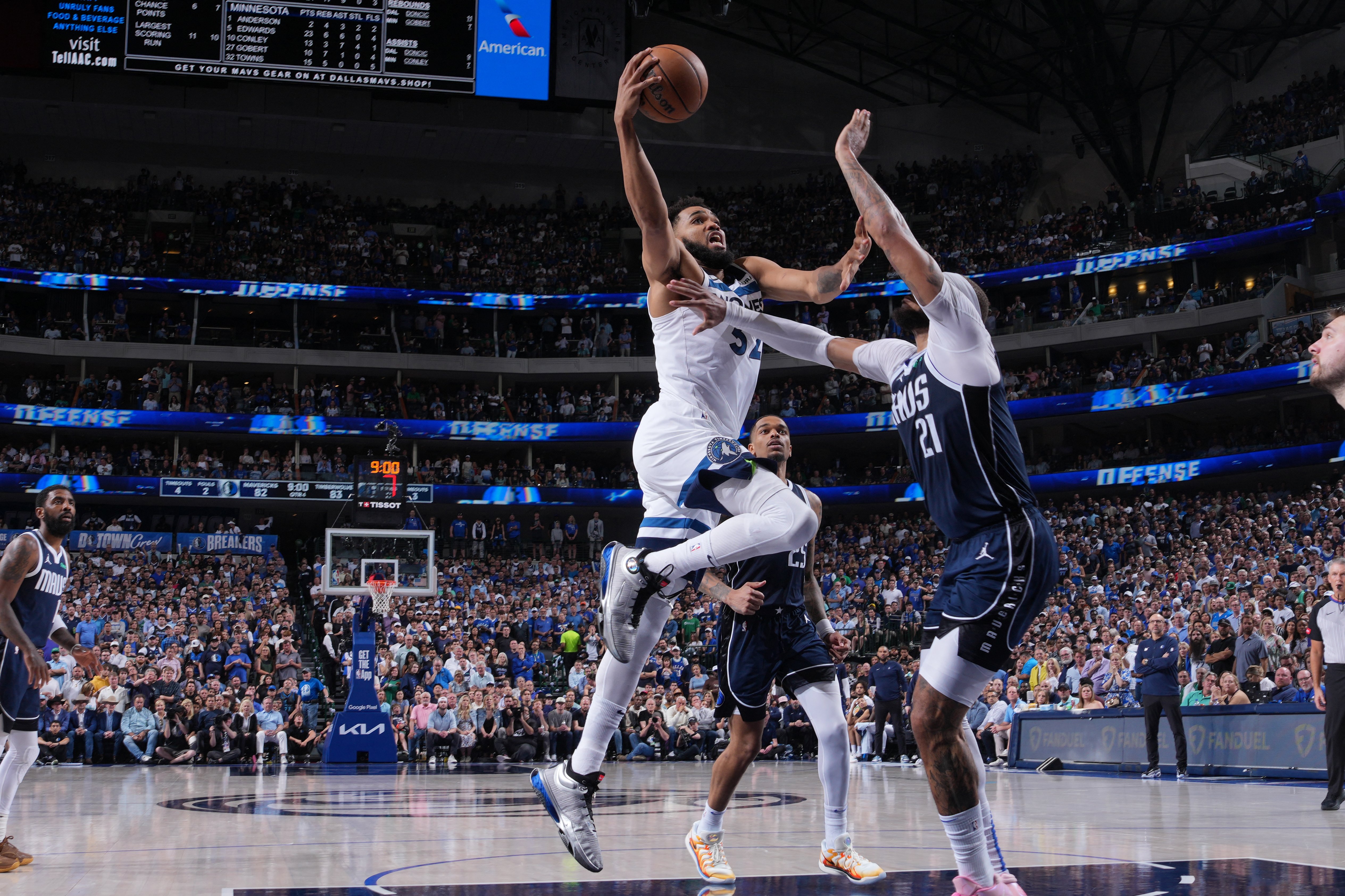 Edwards, Towns binuhay ang Timberwolves