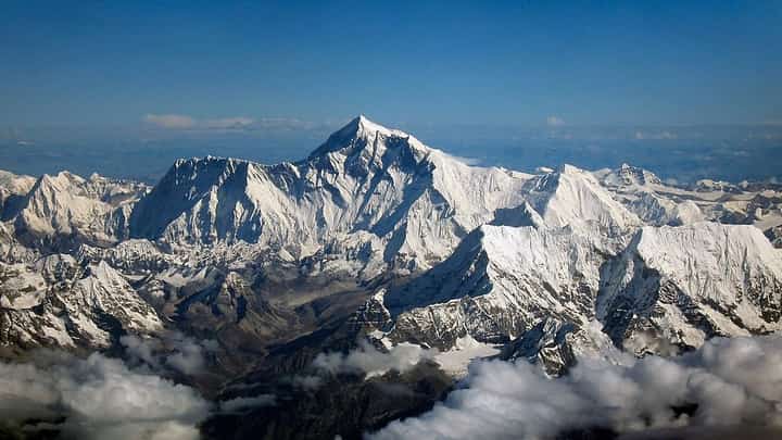 Kenyan and Nepali climbers die on Everest, three missing