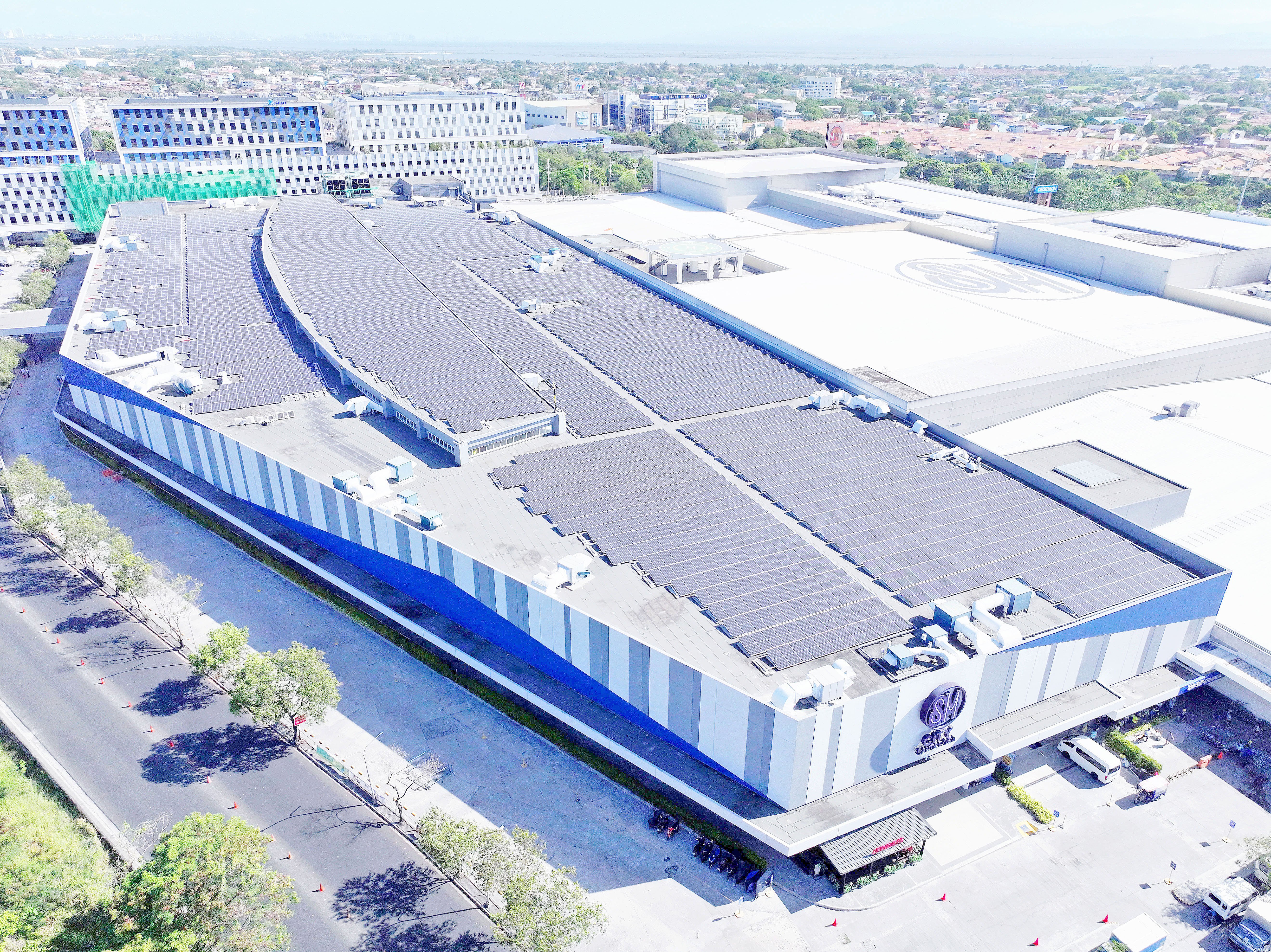 SM Supermalls unveils largest rooftop solar farm