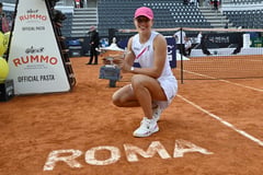 ROMAN EMPRESS: Swiatek slams Sabalenka, rules Rome netfest