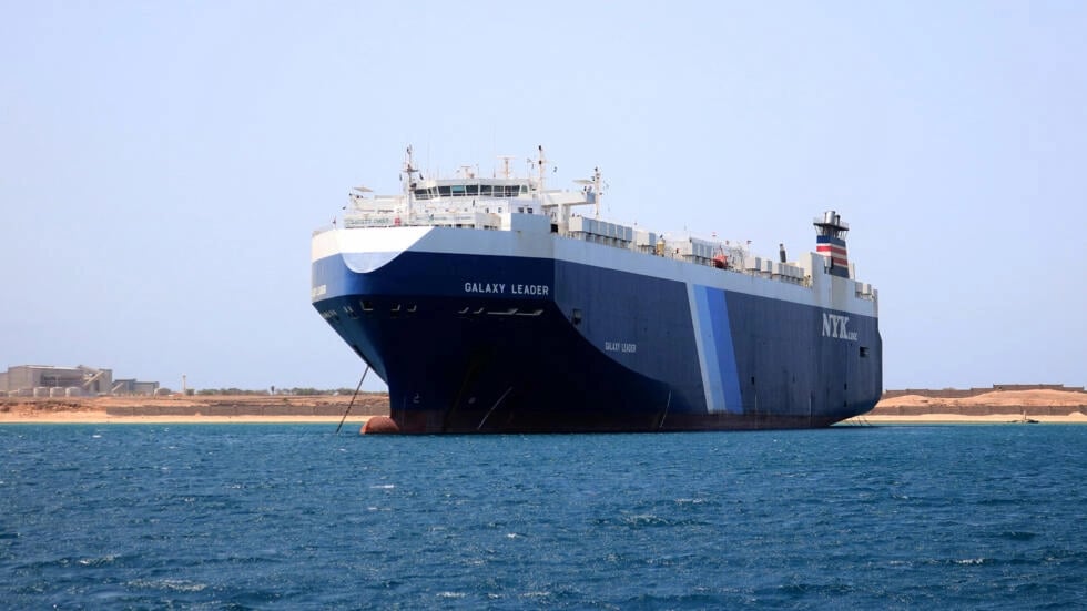 Missile hits oil tanker off Yemen