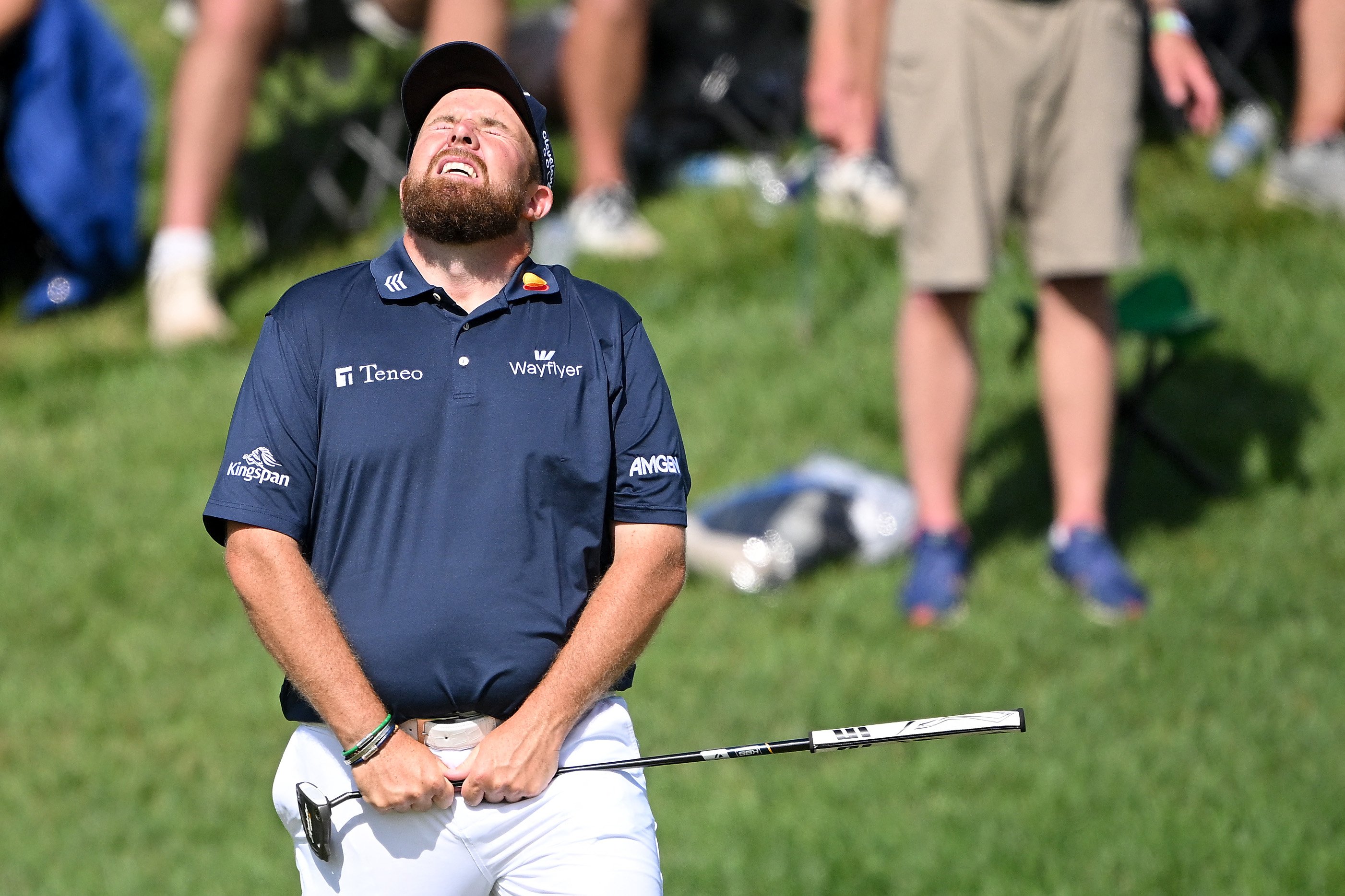 SIZZLING SHOTMAKING: Lowry fires 62; Schauffele, Morikawa share lead