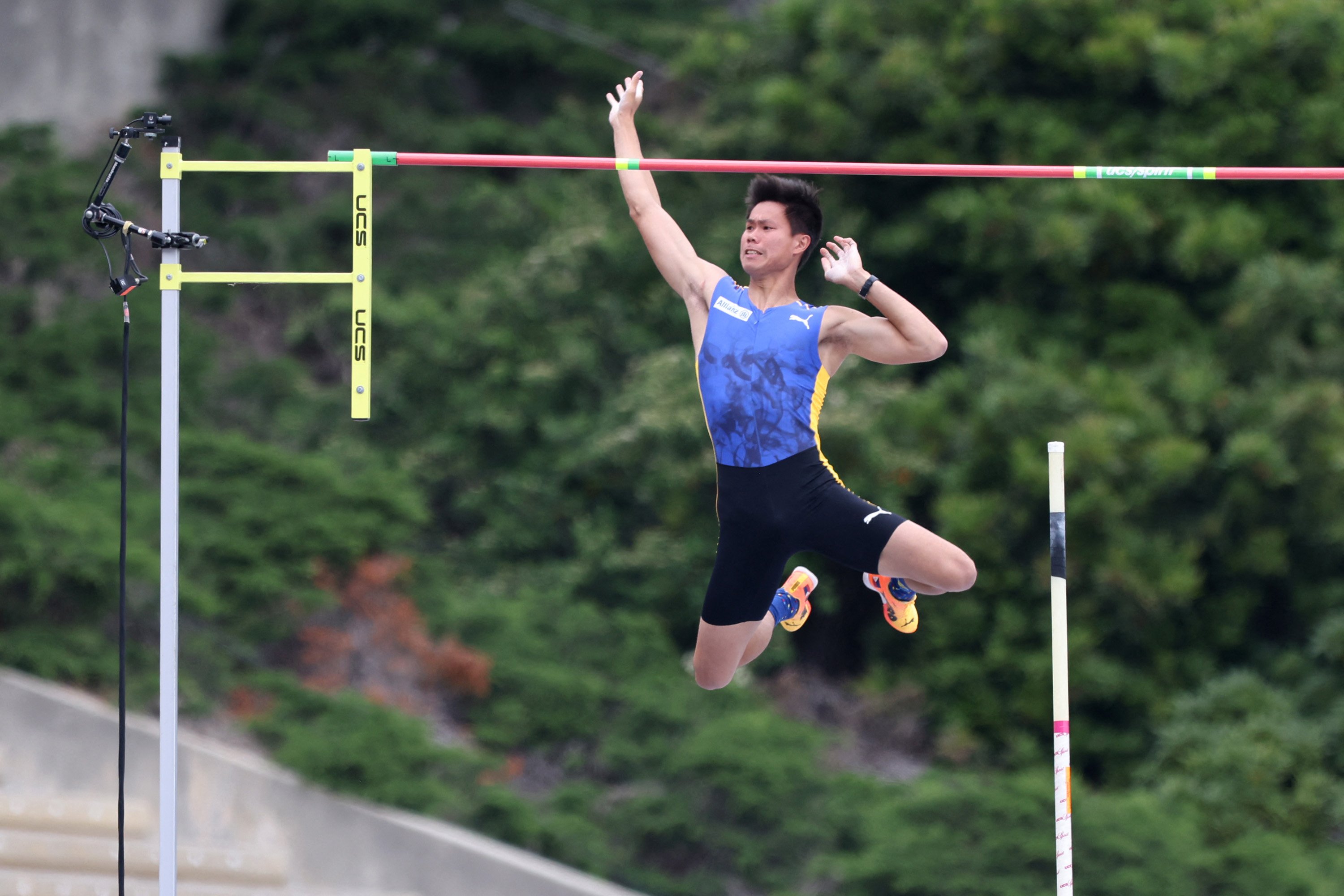Obiena dominates L.A. Grand Prix