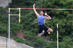 Obiena dominates L.A. Grand Prix