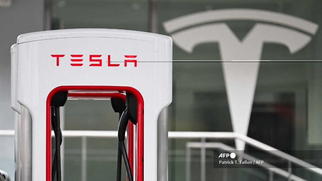Tesla’s $400-million deal with U.S. State Department put on hold 