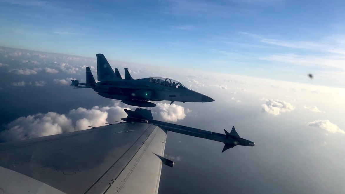 Phl says China air force harassed its plane over disputed reef