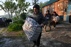 Hundreds evacuate amid Russian offensive
