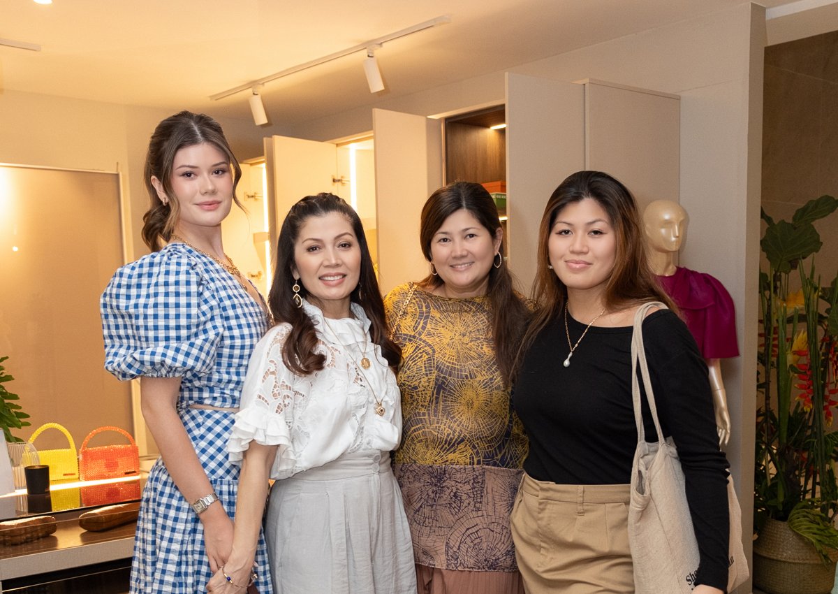 RAINE Antonio, Ana Amigo-Antonio, Sam Antonio-Laurel and Stef Laurel