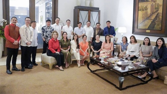 FL hosts hearty dinner with Chiz