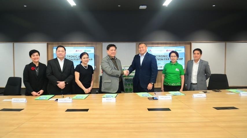 SM Cares, PLDT, and Smart join hands
to promote responsible e-waste disposal