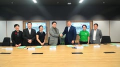 SM Cares, PLDT, and Smart join hands
to promote responsible e-waste disposal