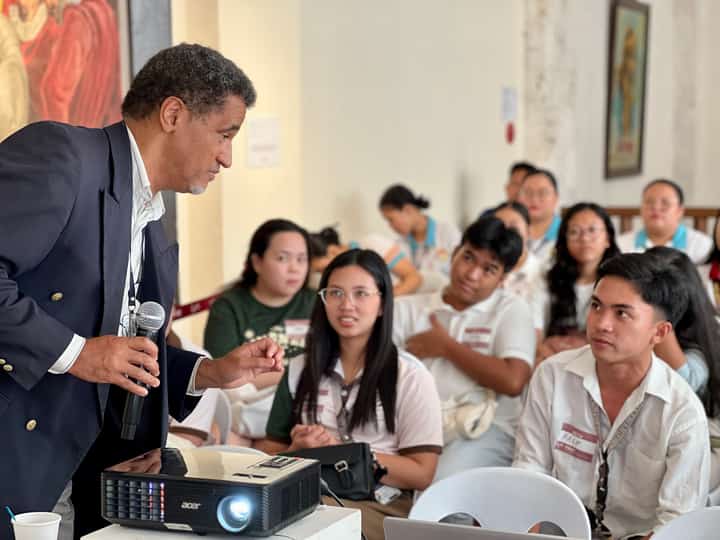 Professor Erik Akpedonu speaking to students.