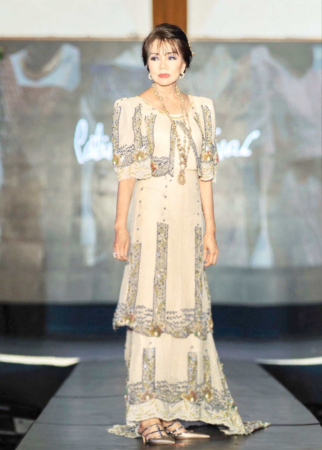 The museum piece exhibited in Malaysia. Delicate full callado or open work barong, tapis and serpentina saya with black hand embroidery panels and pastel flowers.  One of the best in Mrs. Rufino’s collection.