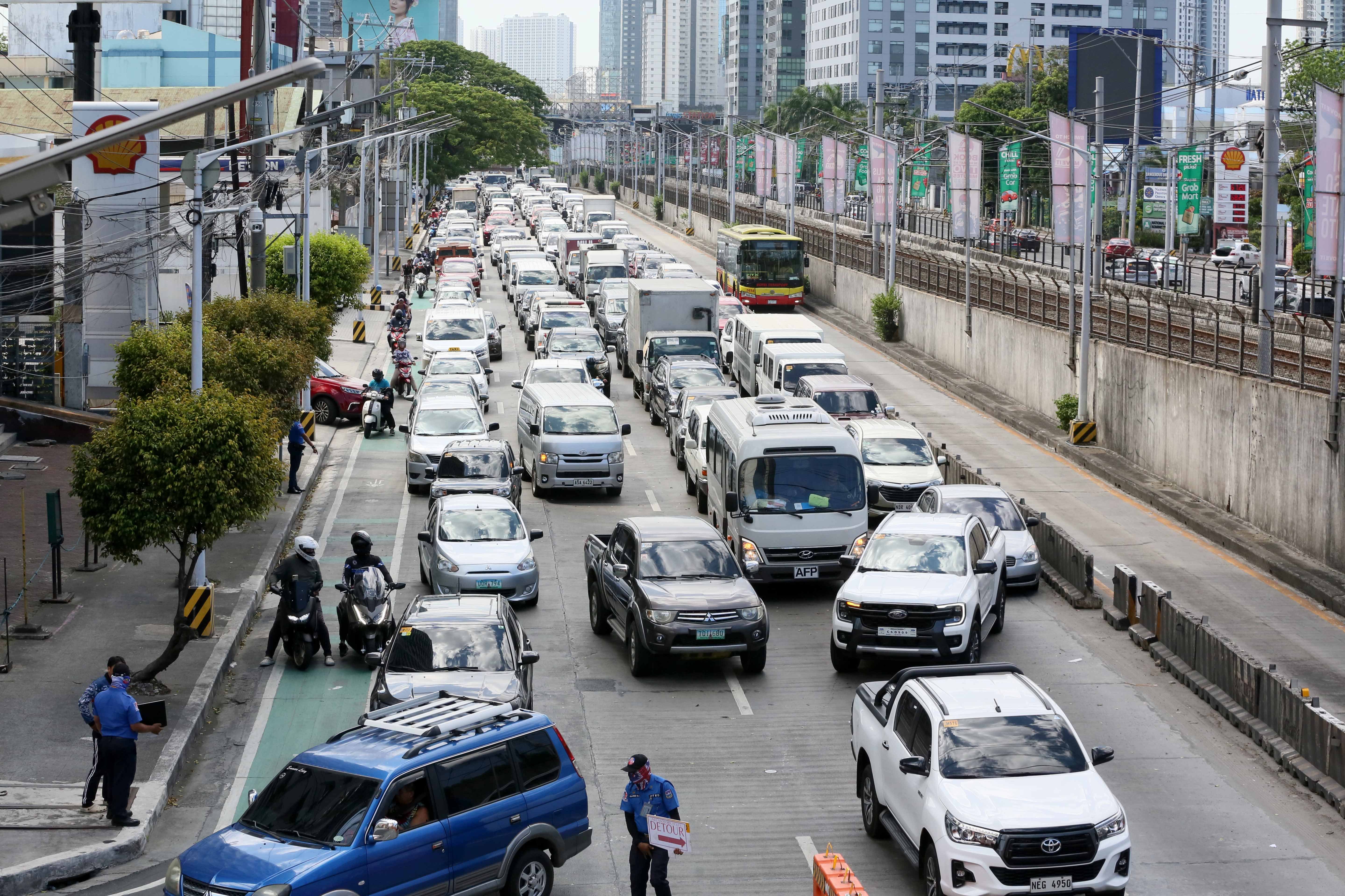 EDSA gridlock starts as Kamuning flyover shuts
