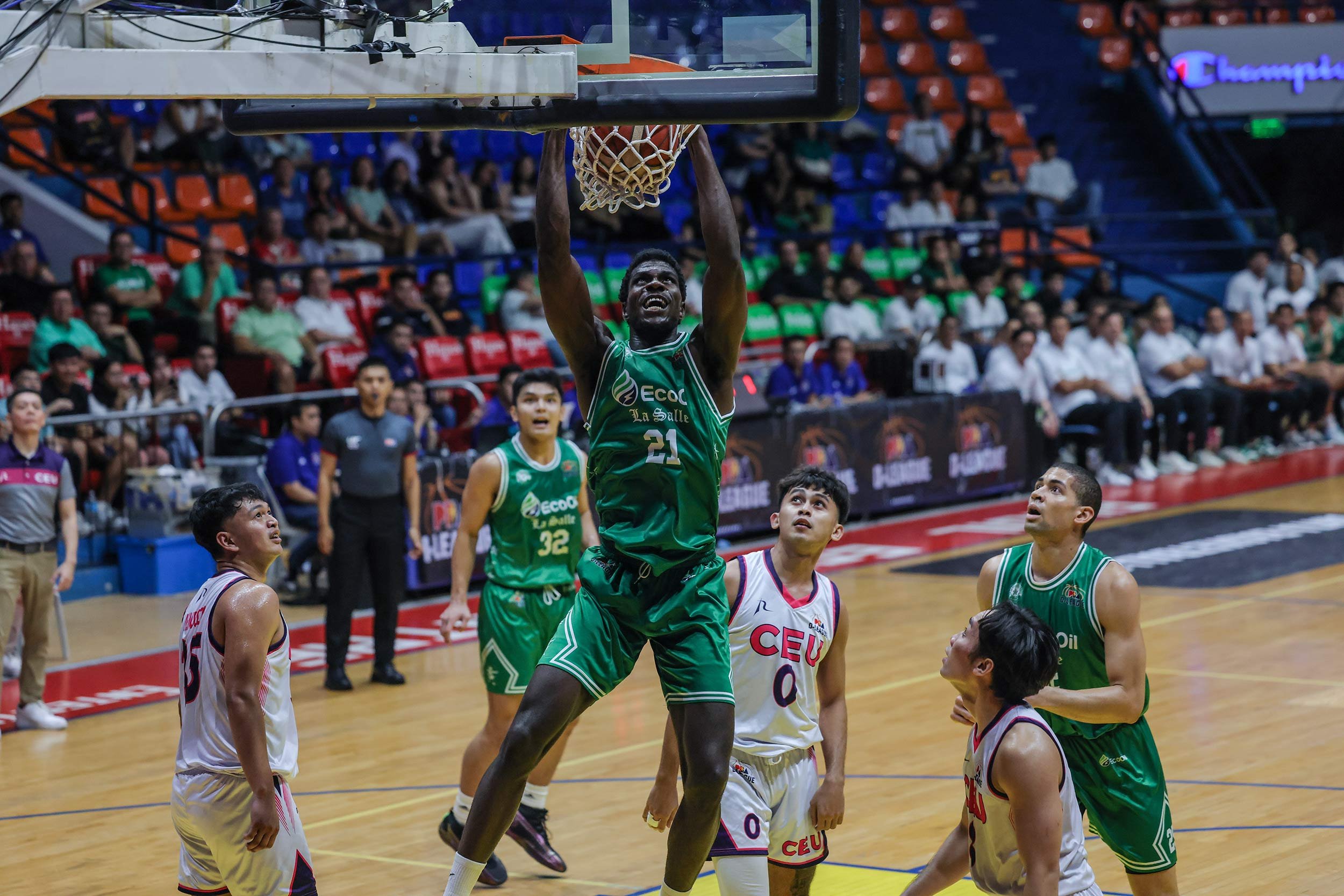 La Salle clobbers CEU, nears D-League crown