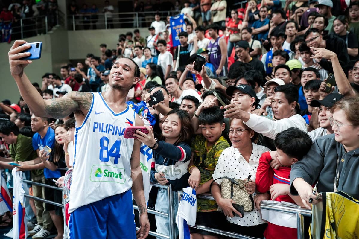 CHRIS Newsome enjoys the company of Filipino fans before he and Gilas Pilipinas fly to Europe for the FIBA OQT.