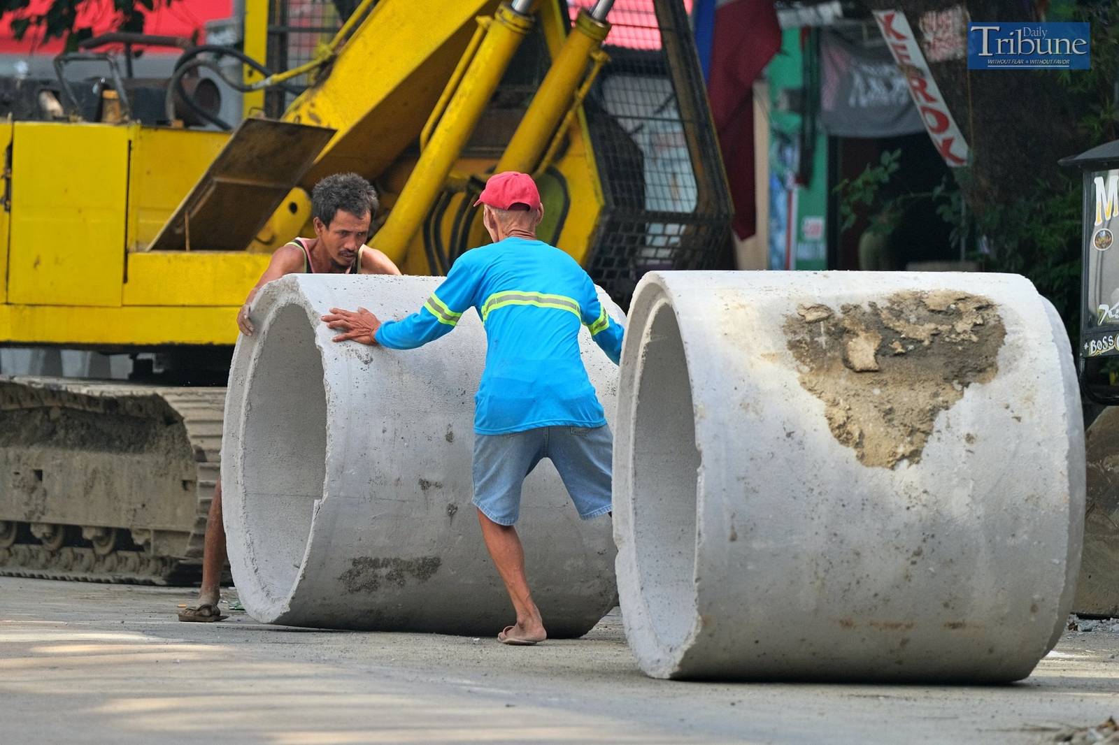 TRIBUNE-construction-workers
