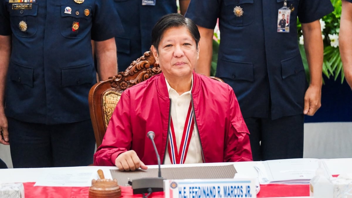 President Ferdinand Romualdez Marcos Jr. attends the 2nd Philippine National Police Command Conference for 2024 on Tuesday, 4 June, at PNP Multi-Purpose Center, Camp BGen Rafael T. Crame, Quezon City. Joining the president are Secretary Roman Felix, Presidential Adviser on Military and Police Affairs, Executive Secretary Lucas Bersamin, Interior and Local Government Secretary Benhur Abalos Jr. and PNP Chief Rommel Francisco Marbil.